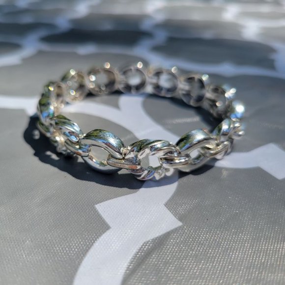 Jewelry - Stretchy Metal Silvertone Bracelet